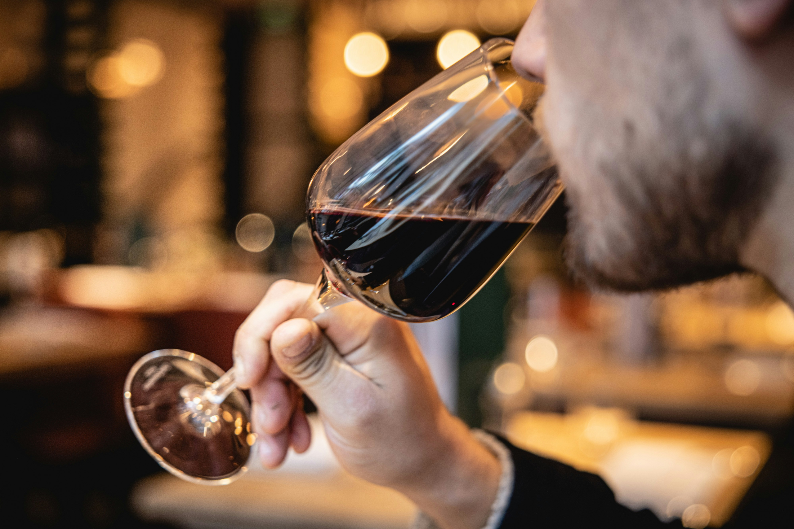 How to Enjoy Wine Without Feeling Intimidated (Beginner-Friendly Guide)